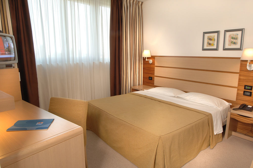 Cardano Hotel Malpensa Cardano al Campo Kültér fotó